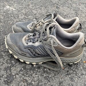 Men's Gray Saucony Trail Running Shoes, Used, Size 8.5 Wide